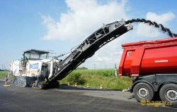 Fréza Wirtgen W2100 společnosti Freko